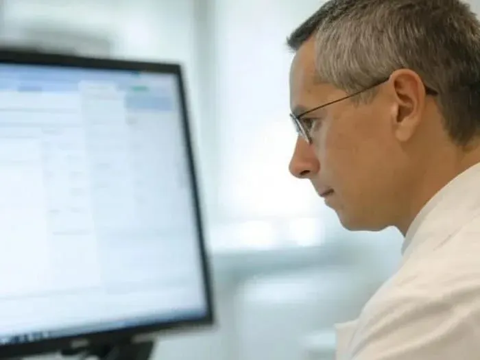 Sistemas de Salud: El Corazón de la Medicina Moderna y su Futuro Tecnológico