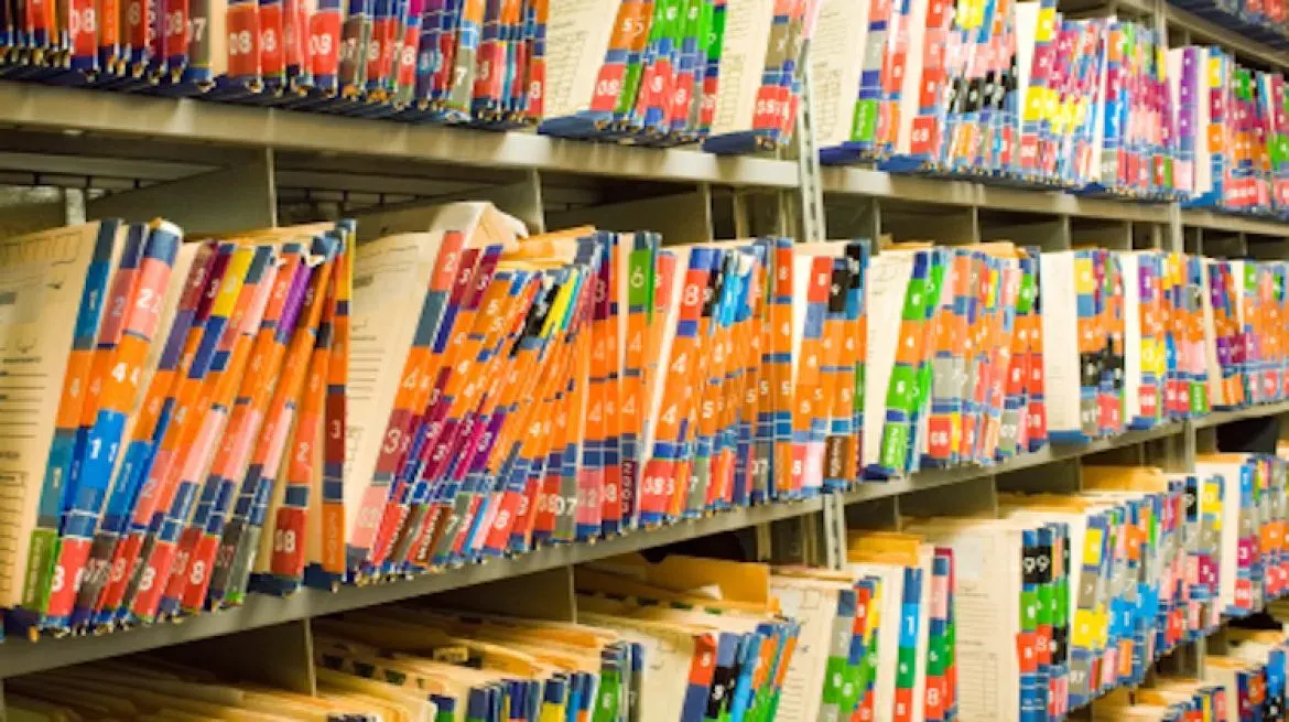 La importancia de no combinar Historia Clínica en Papel con Historia Clínica Electrónica